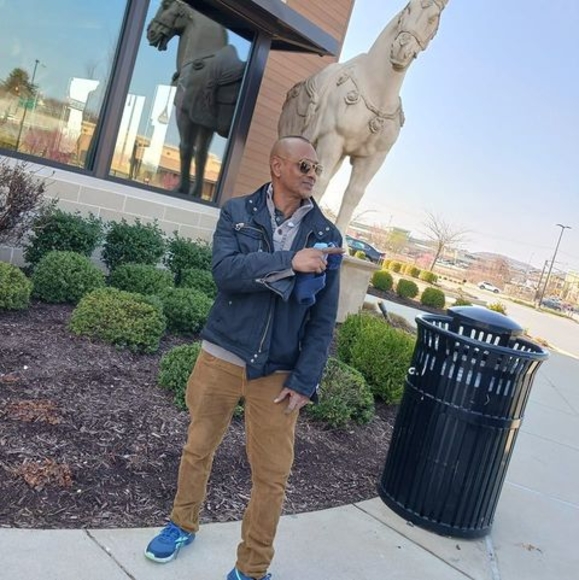 Meet your Posher, Joel mohanir - Picture 1 of 1